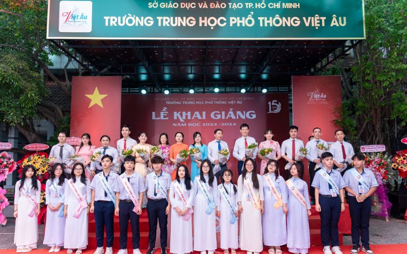 trường nội trú thpt việt âu