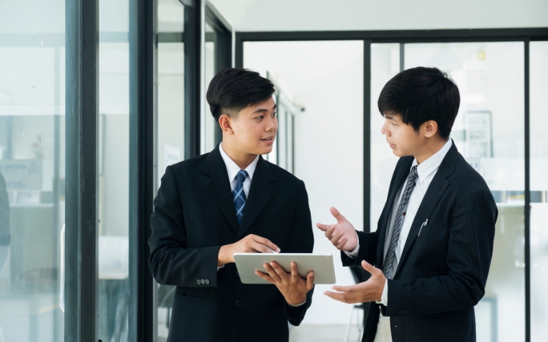 Thực hành thường xuyên trong giao tiếp hàng ngày hoặc viết