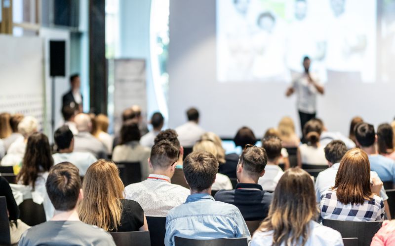 tổ chức hội thảo và workshop