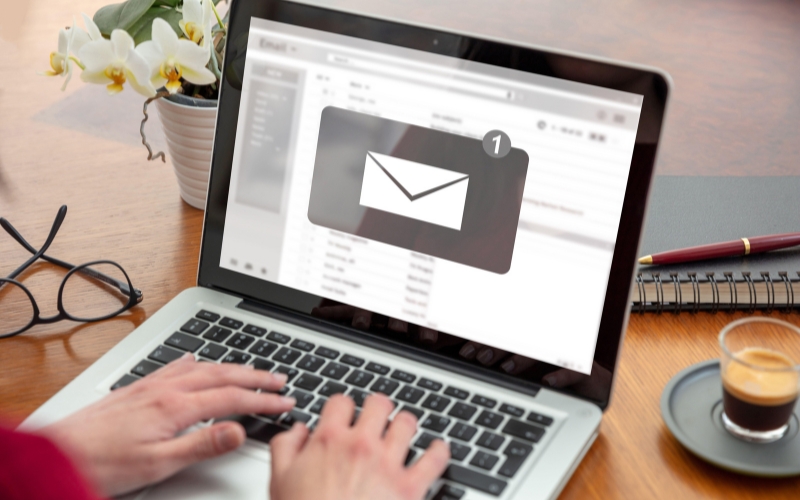 Mẫu câu chào buổi sáng tiếng Anh qua email